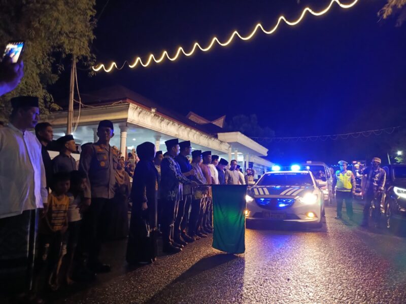 Caption : Wali Kota dan Wakil Wali Kota Langsa bersama Forkopimda melepas Pawai Takbir di Lapangan Merdeka Langsa (Foto:langsa.klikindonesi.co)