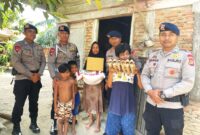 Caption : Brimob Kompi 2 Bantu Warga Kurang Mampu Sambut Idul Adha di Gampong Aramiyah, Kecamatan Birem Bayeun, Kabupaten Aceh Timur (doc) – langsa.klikindonesia.co