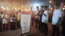 Caption : Walikota Langsa melepas pawai obor dalam rangka menyambut Tahun Baru Islam 1 Muharram 1447 H di Gampong Baroh.(doc)langsa.klikindonesia.co