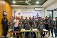 Caption: Ketum DPP PJS Mahmud Marhaba saat berfoto bersama pengurus DPD dan DPC PJS se Sumut dalam agenda Rakerda di Kota Medan, Sabtu (28/06/2025).