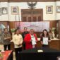 Caption: Eko Puguh Prasetijo, mahasiswa program Doktor Ilmu Hukum (DIH46) Universitas 17 Agustus 1945 (UNTAG) Surabaya, menggelar kegiatan pengabdian masyarakat di Pendopo Kongas Arum Kusumaning Bongso, Tulungagung, Jawa Timur, Sabtu (13/9/2025) dihadiri Bupati, Wakil Bupati serta pimpinan UNTAG Surabaya.