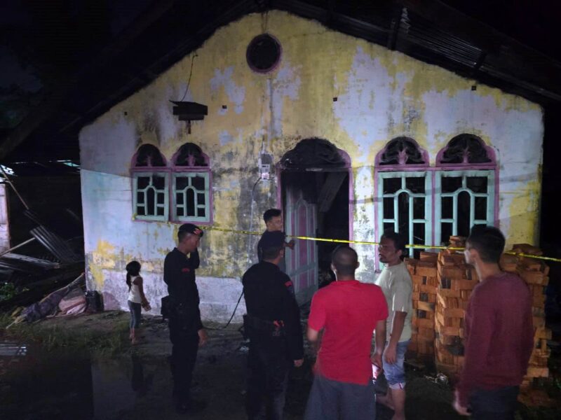 Foto: Kebakaran yang melalap satu unit rumah dan dua pintu kamar kos di Dusun Jawa Baru, Gampong Jawa, Kecamatan Langsa Kota.
