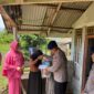 Caption: Kompi 2 Batalyon B Pelopor memberikan santunan kepada warakawuri dan puluhan anak yatim di Kecamatan Birem Bayeun, Kabupaten Aceh Timur, sebagai bentuk kepedulian sosial di desa binaannya.