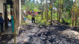 Caption: Foto Rumah yang dilanda kebakaran di Dusun Mon Jiem Jiem, Desa Alue Bu Alue Nireh, Kecamatan Peureulak Timur, Kabupaten Aceh Timur.
