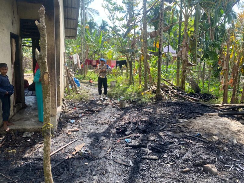 Caption: Foto Rumah yang dilanda kebakaran di Dusun Mon Jiem Jiem, Desa Alue Bu Alue Nireh, Kecamatan Peureulak Timur, Kabupaten Aceh Timur.
