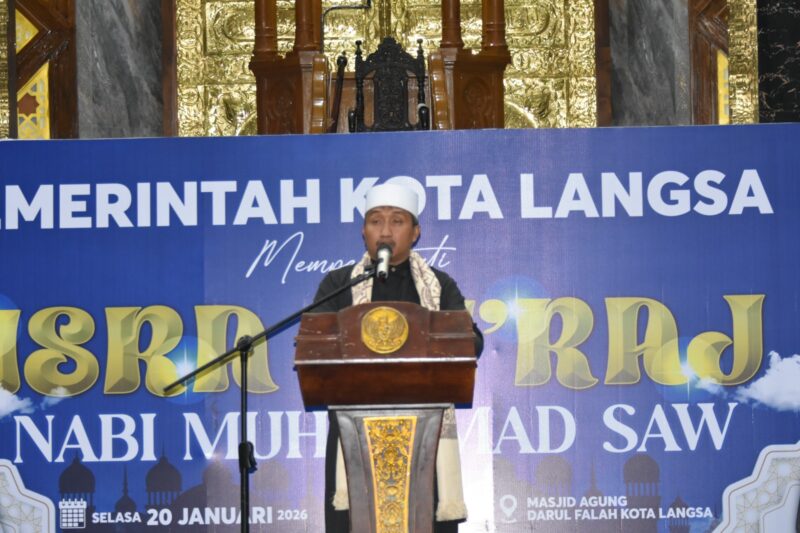 Caption: Foto Tgk. H. Syeh Muhajir Usman, S. Ag., LLM., memberikan tausiah.