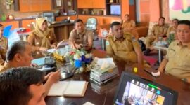 Caption: Pemko Langsa menggelar rapat koordinasi secara daring guna memaksimalkan kinerja tim enumerator di lapangan.