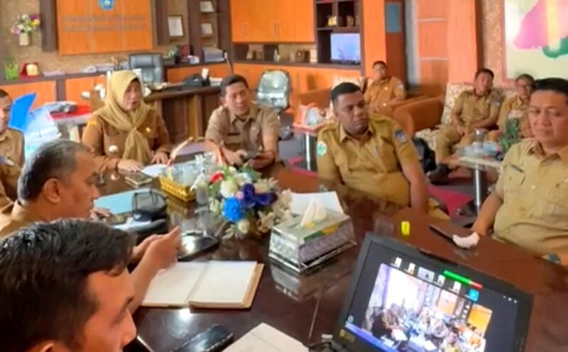 Caption: Pemko Langsa menggelar rapat koordinasi secara daring guna memaksimalkan kinerja tim enumerator di lapangan.