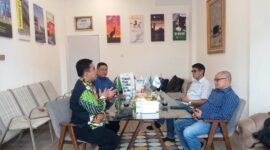 Caption: Pengurus DPP PJS diterima Ketua Dewan Kehormatan DPP PJS, Farid Aljawi di kantor Tursina Tour, Selasa (05/05/2026) di Jakarta