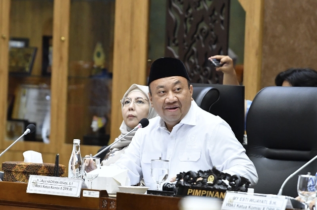 Caption: Suasana Rapat Komisi X DPR-RI