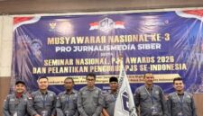 Caption: Ketua Umum DPP PJS, Mahmud Marhaba & Pengurus DPP PJS.